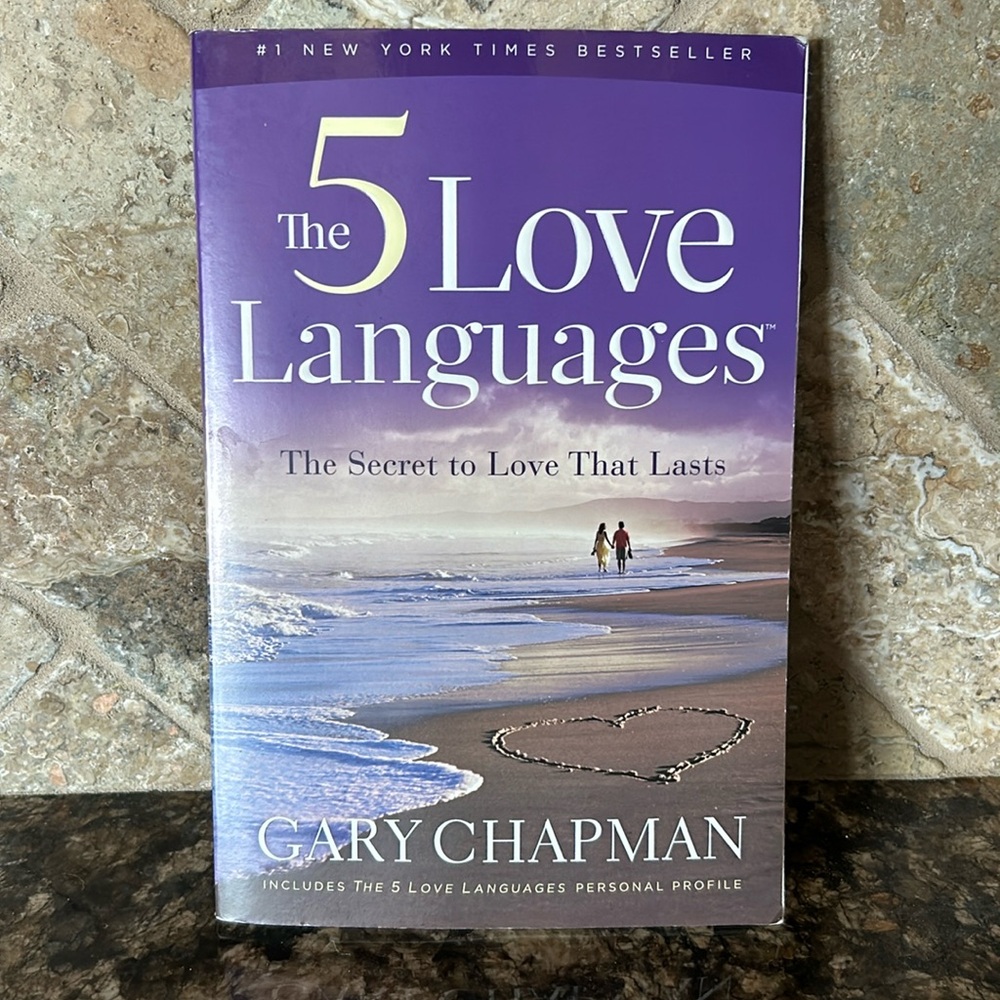 THE 5 LOVE LANGUAGES. BY GARY CHAPMAN • Paperback Book
